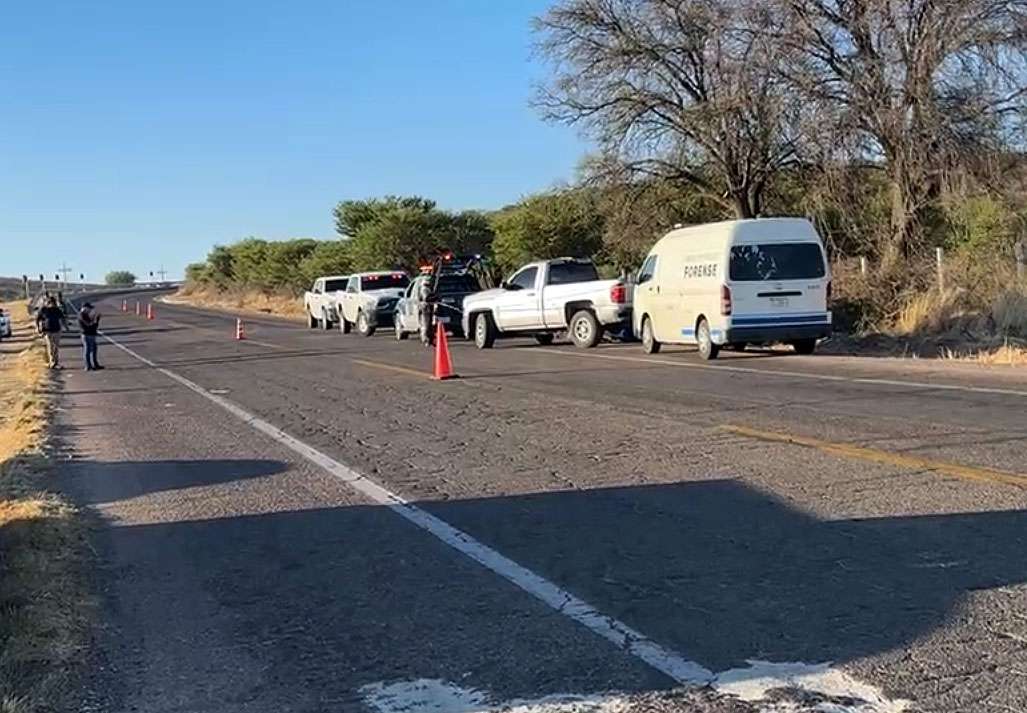 Muere 2 al chocar auto con árbol en la carretera Parral-Matamoros