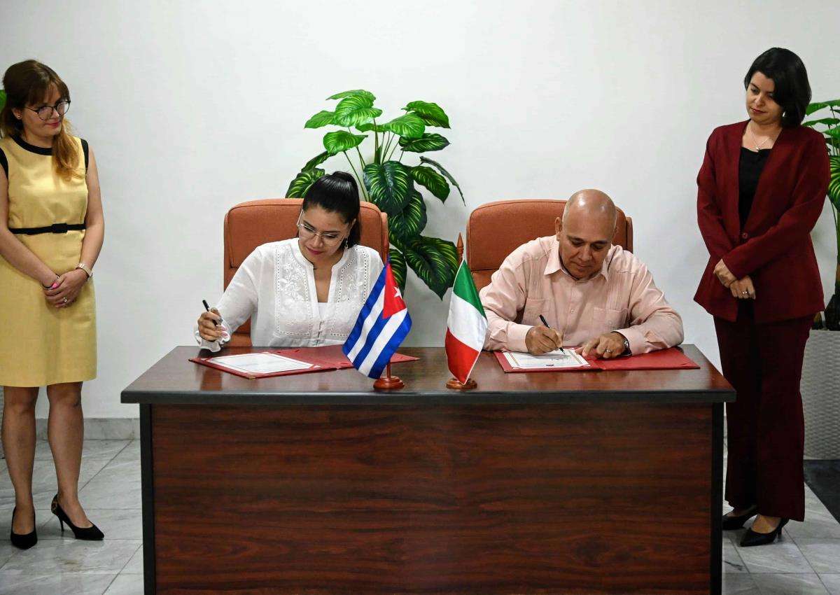 Firman acuerdo Morena y Partido Comunista Cubano