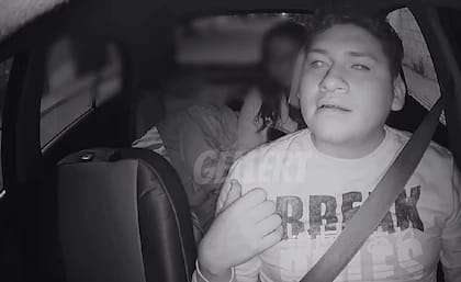 Video: Abandona a su amiga en un Uber y causa indignación