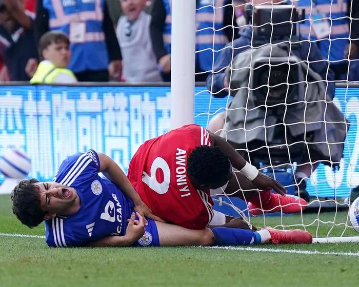 Queda en coma futbolista al chocar contra portería