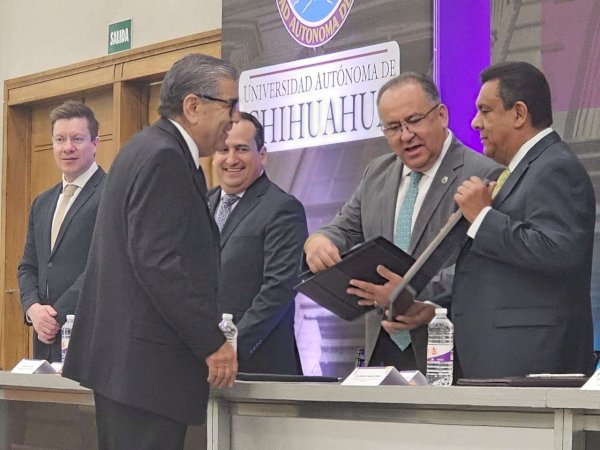 Reconocen a docentes de la Uach por el Día del Maestro | La Opción de ...