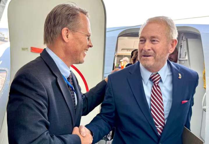 Llega a México nuevo embajador de EU; Sheinbaum lo ve el lunes