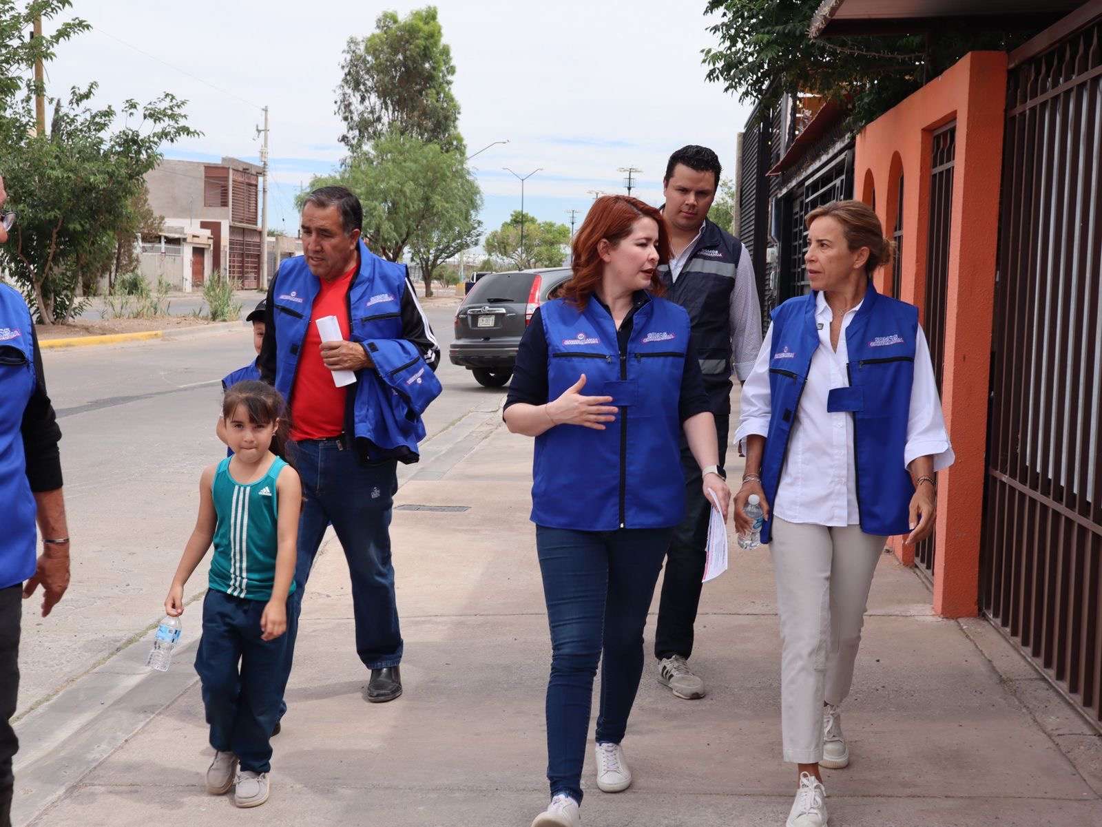 Escuchan Manque Granados y Sarahí Franklyn a vecinos de Quintas Carolinas