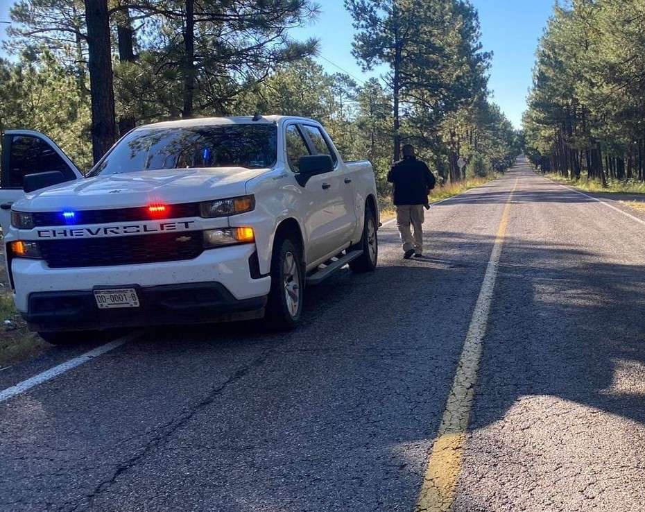 Dejan encobijado cerca de la carretera Creel-San Rafael