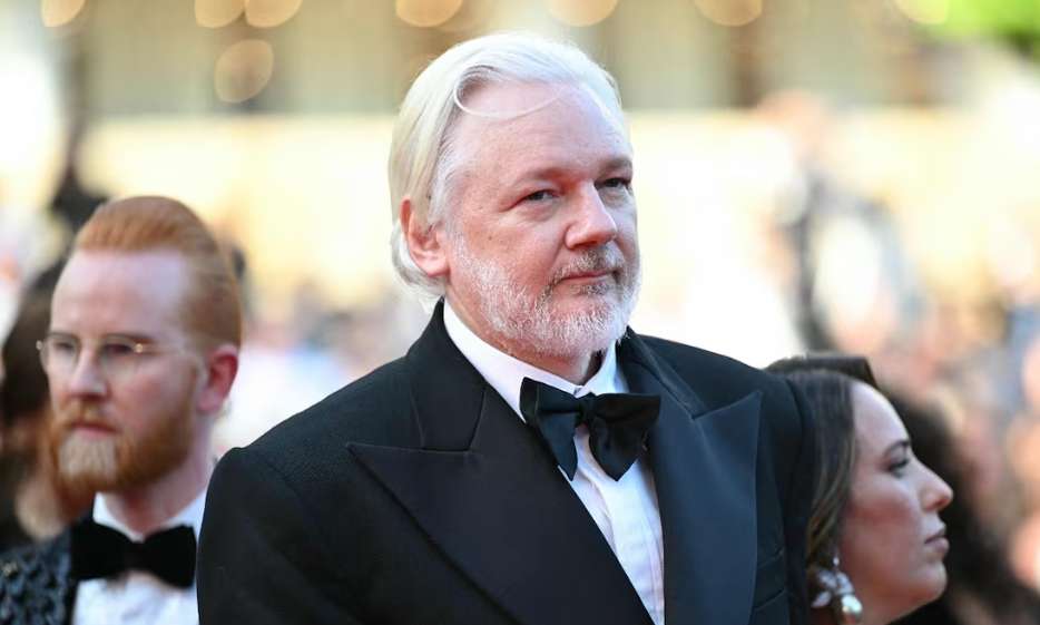 Lanza Julian Assange documental en Cannes y pide por niños de Gaza