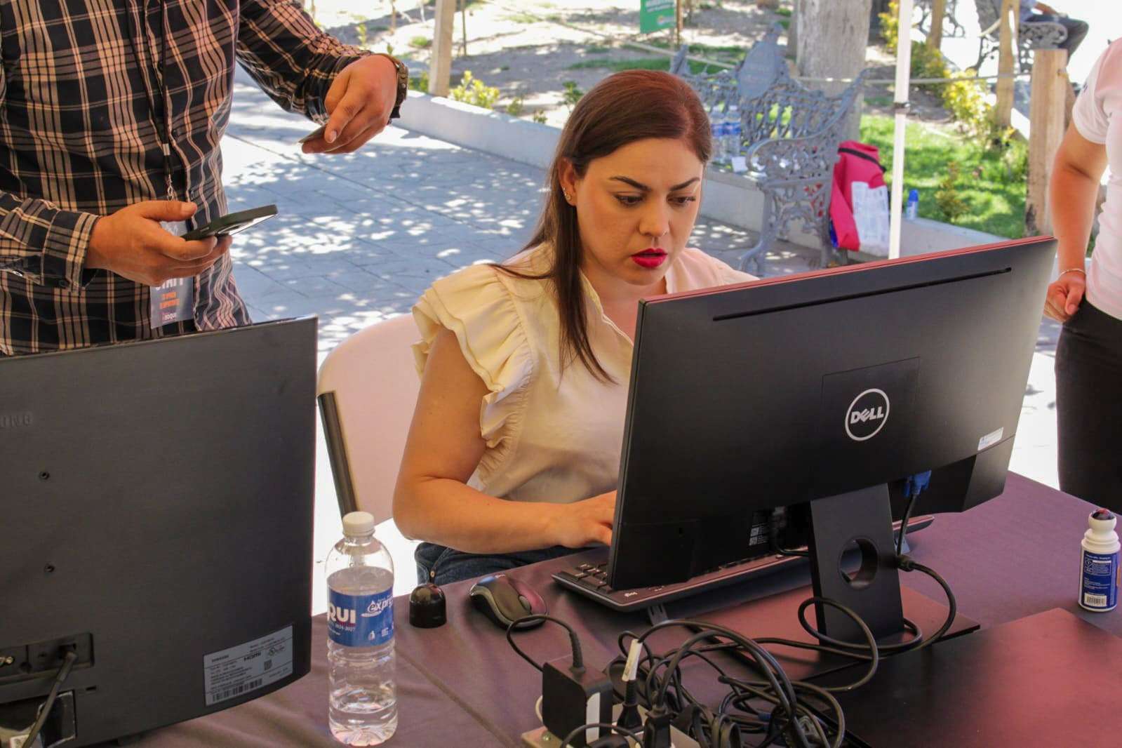 Emite Miriam Soto su voto en Presupuesto Participativo 2025