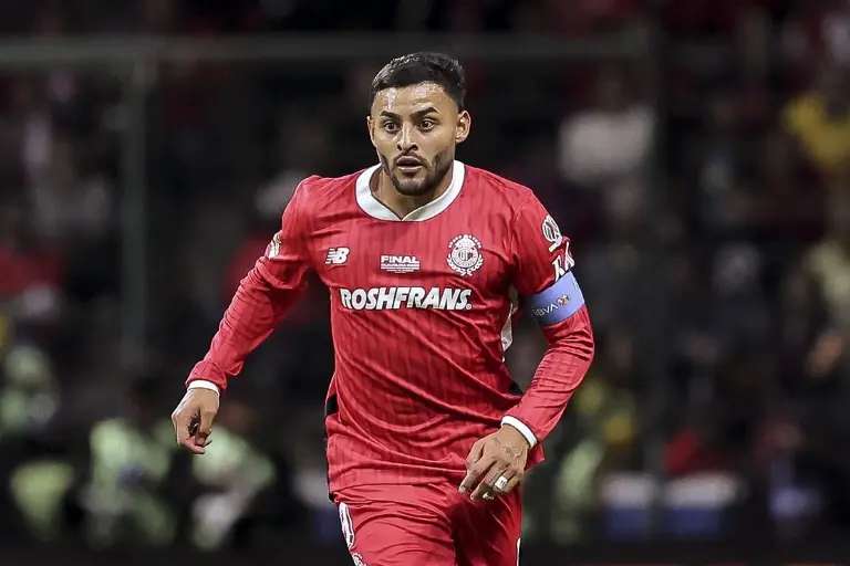 Cobra penal el Toluca y pone marcador 2-0 contra las Águilas