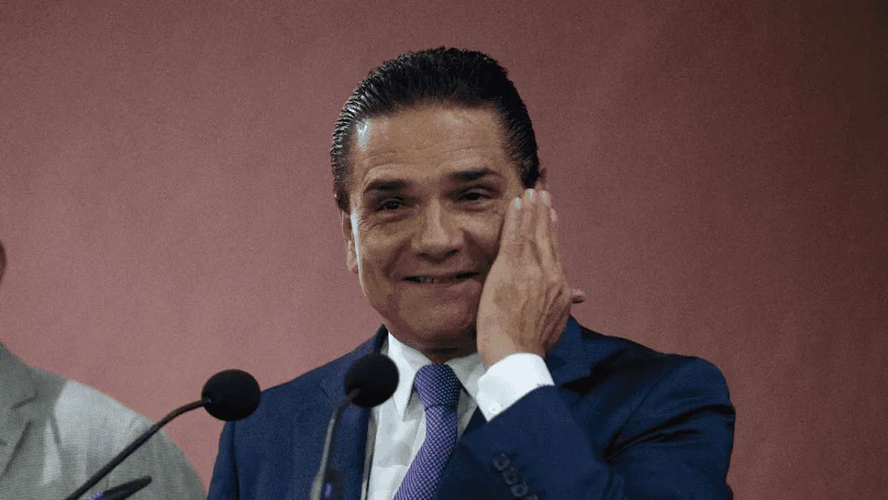 Reactivan orden de aprehensión contra Silvano Aureoles