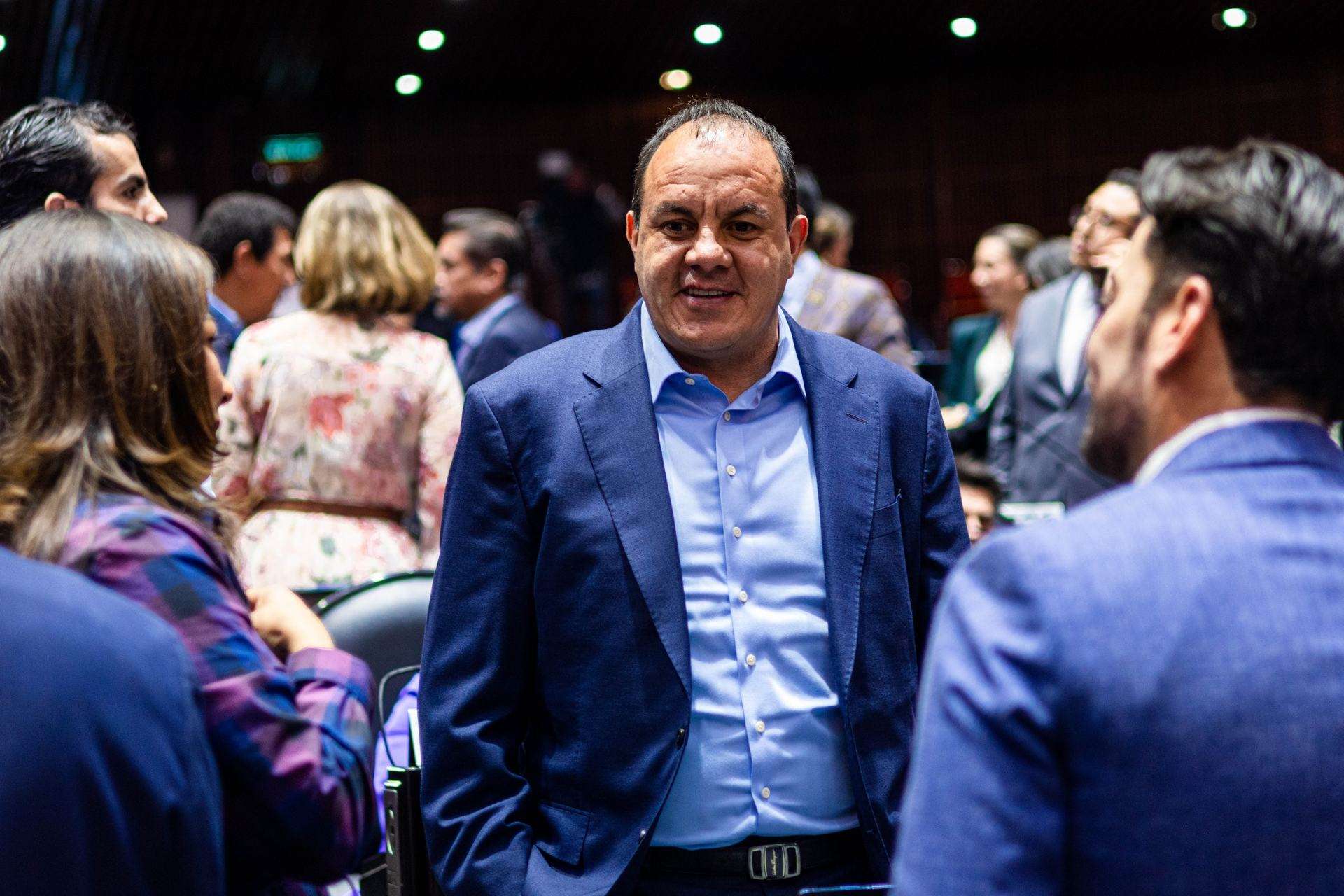 Entregan firmas para promover desafuero de Cuauhtémoc Blanco