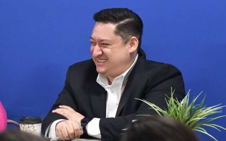 Checa en video la rayada de madre de Alfredo Chávez a Noroña