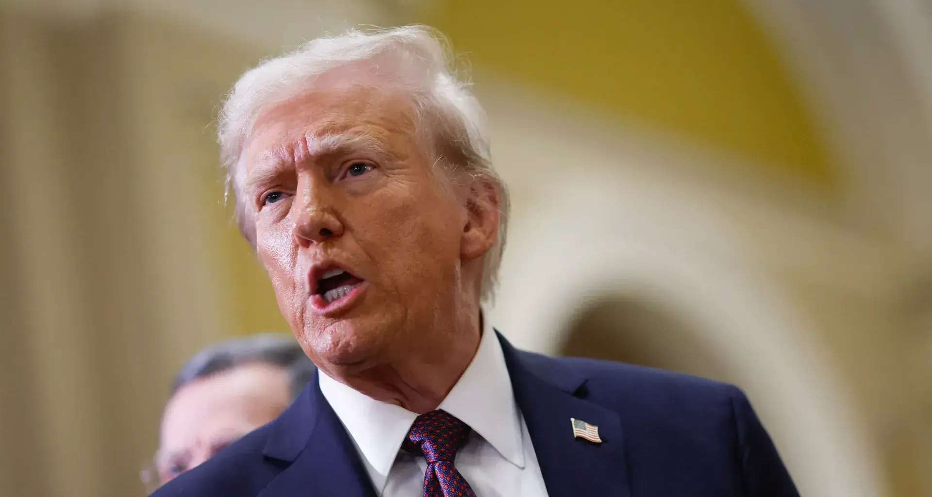 Bloquea corte federal aranceles globales impuestos por Trump