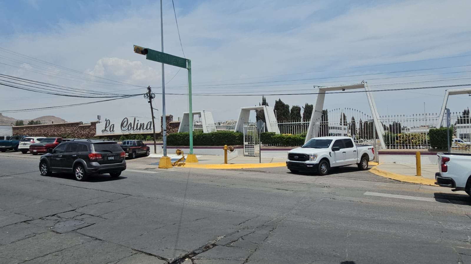 Por una investigación de fraude cateó la Fge panteón La Colina