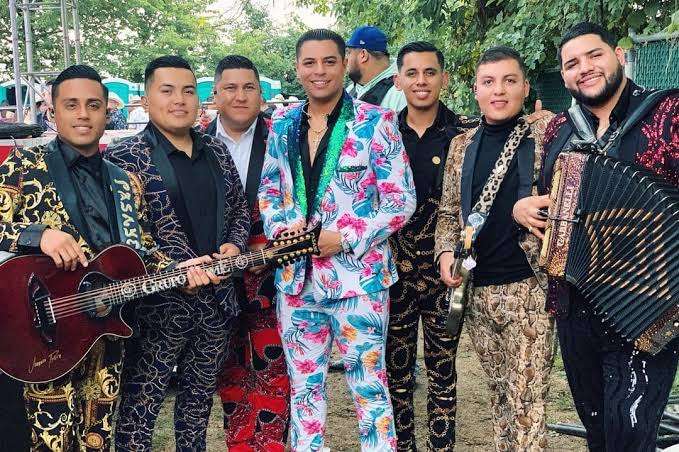 Cancela Grupo Firme presentación en California por trámites de visa
