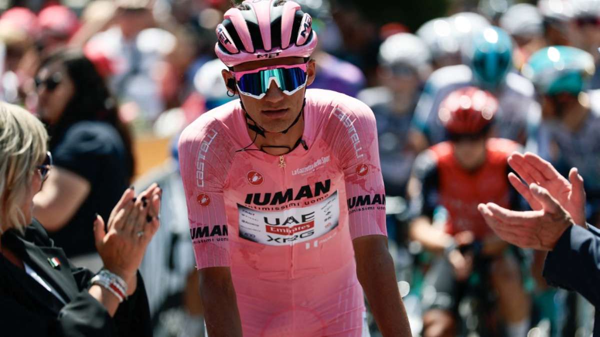 Brilla Isaac del Toro y se mantiene líder en el Giro de Italia