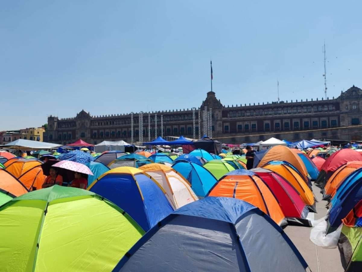 Levanta Cnte plantón en Zócalo tras dos semanas