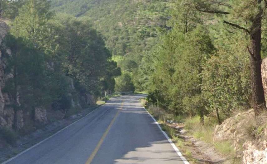 Mueren 2 al volcar camioneta en el municipio de Ocampo