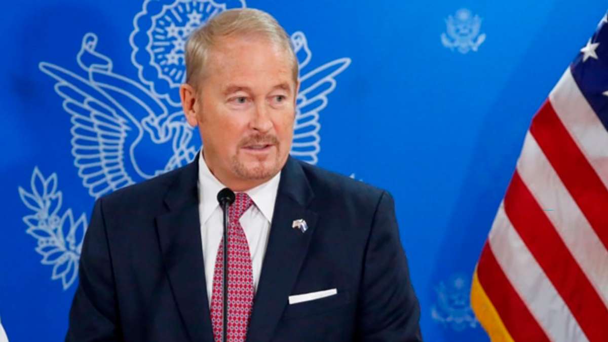 Llama embajador de EU a México a enfrentar amenazas juntos