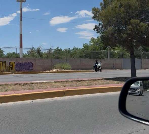 Captan a elementos de Vialidad operando sin luces en la Sacramento