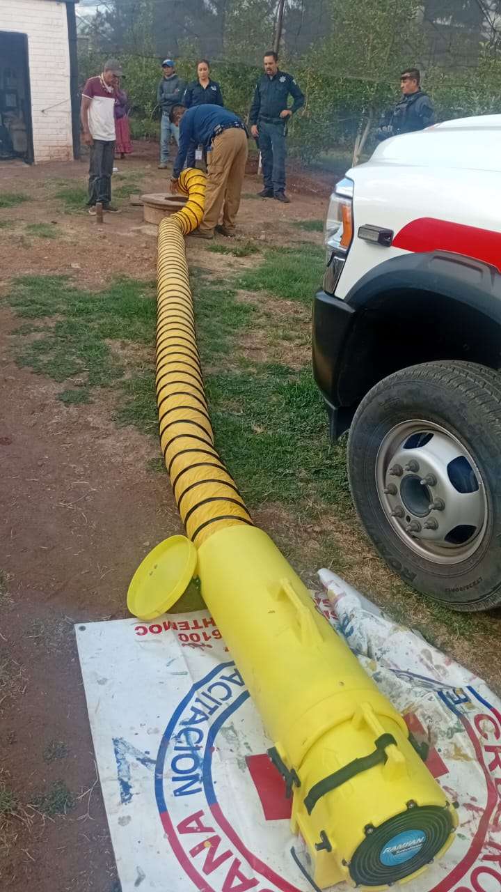 Siguen trabajando en rescate de niño que cayó a un pozo en Cuauhtémoc