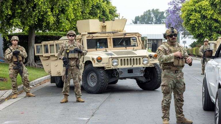 Despliega EU 700 marines en Los Ángeles