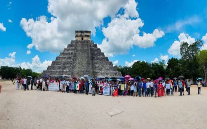 Toman maestros de la Cnte Chichén Itzá y permiten acceso gratuito a turistas