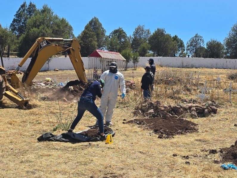 Exhuma 2 cuerpos más del panteón en La Norteña; suman 12