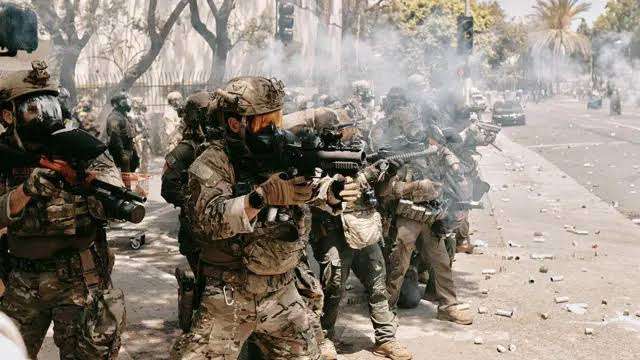 Frena tribunal orden de Trump de enviar Ejército a Los Ángeles