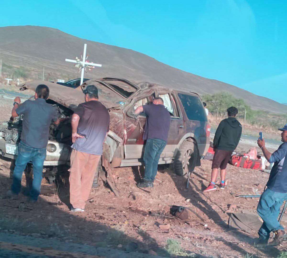 Deja volcadura dos mujeres muertas y cinco heridos en carretera a Juárez