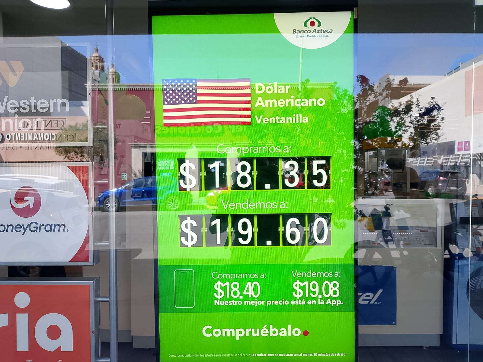 Baja el dólar a $19.60 este domingo