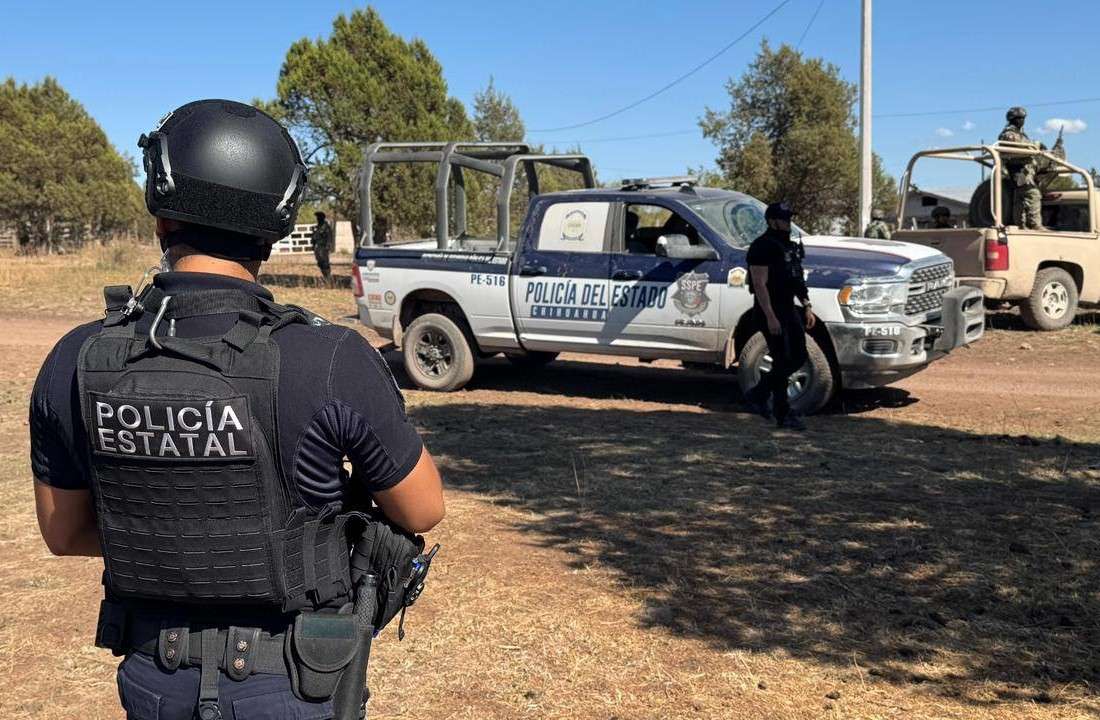Abandonan malandros 2 fusiles de asalto en El Largo Maderal