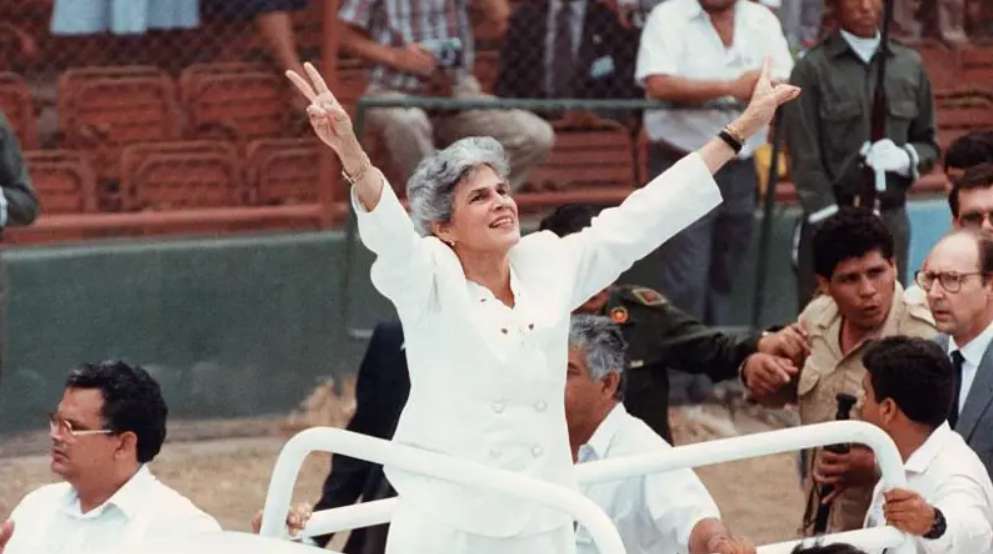 Muere la expresidenta Violeta Chamorro, la primera elegida de América