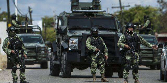 Suspenden indefinidamente juicio contra militares acusados de matar a cinco civiles