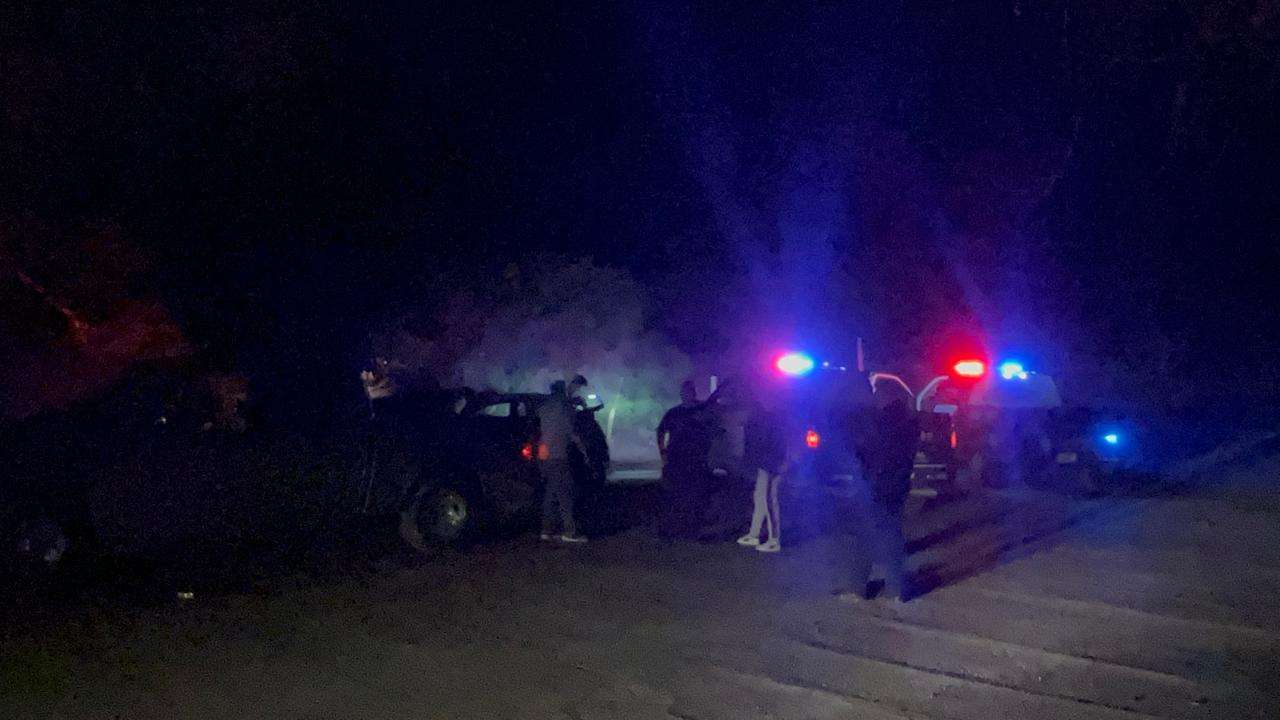 Encañonan a familia con arma larga para robarle su carro