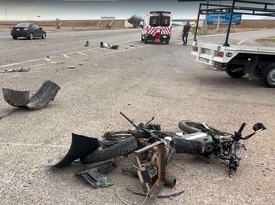 Impacta troca a motociclista en la carretera a Aldama