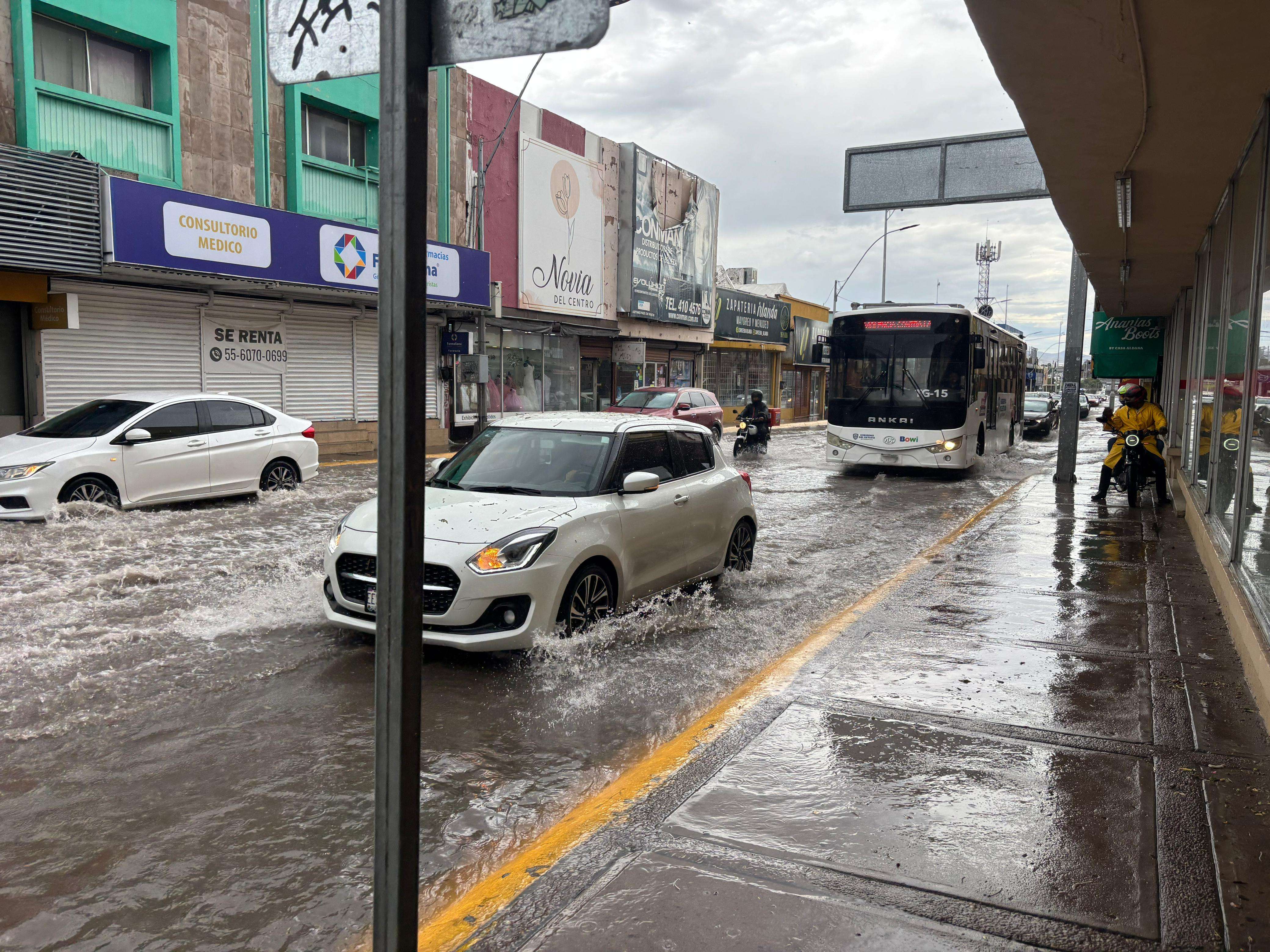 Afecta acumulación de agua la avenida Ocampo