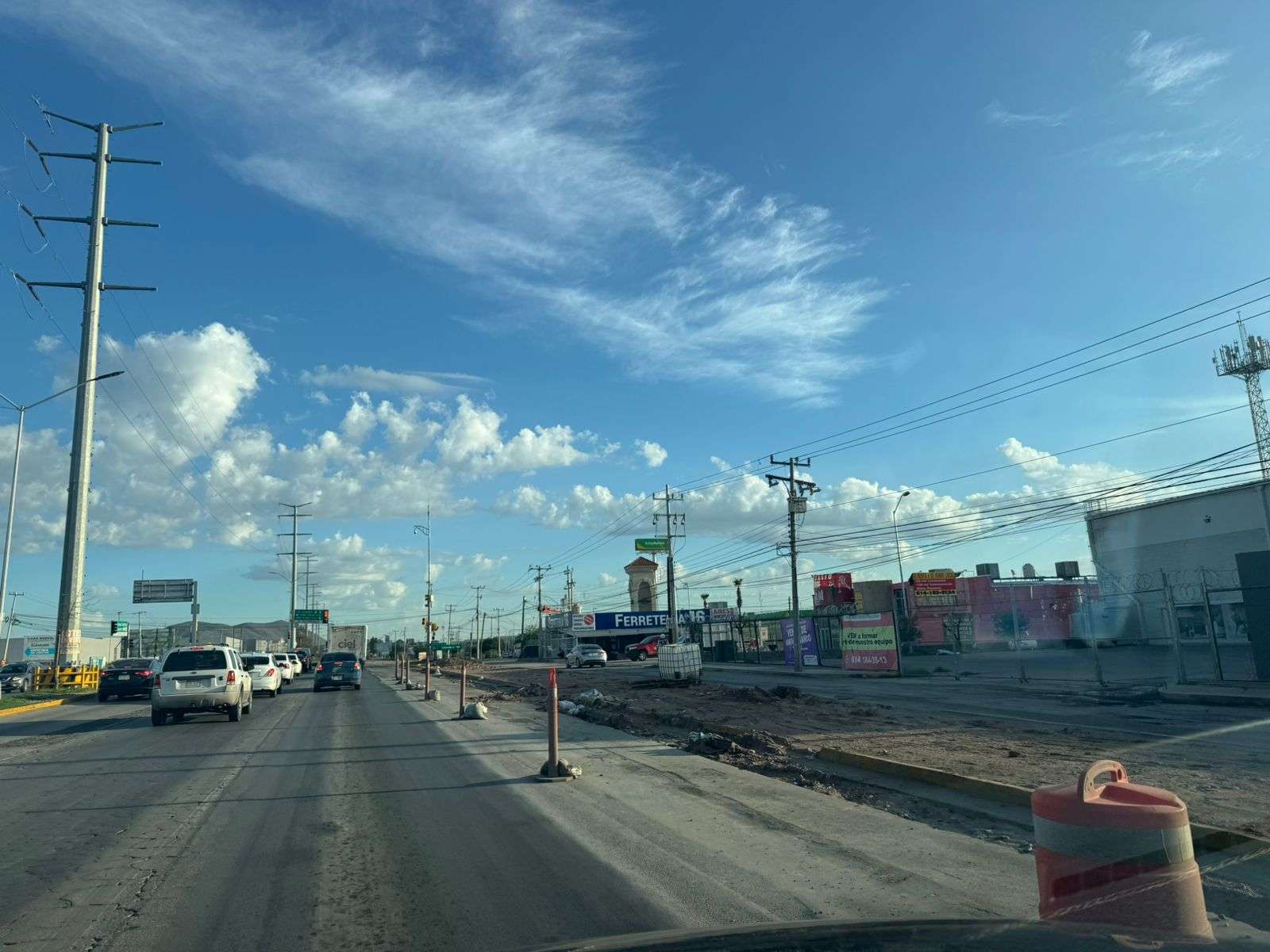 Cierran tramo de la Tecnológico sin aviso