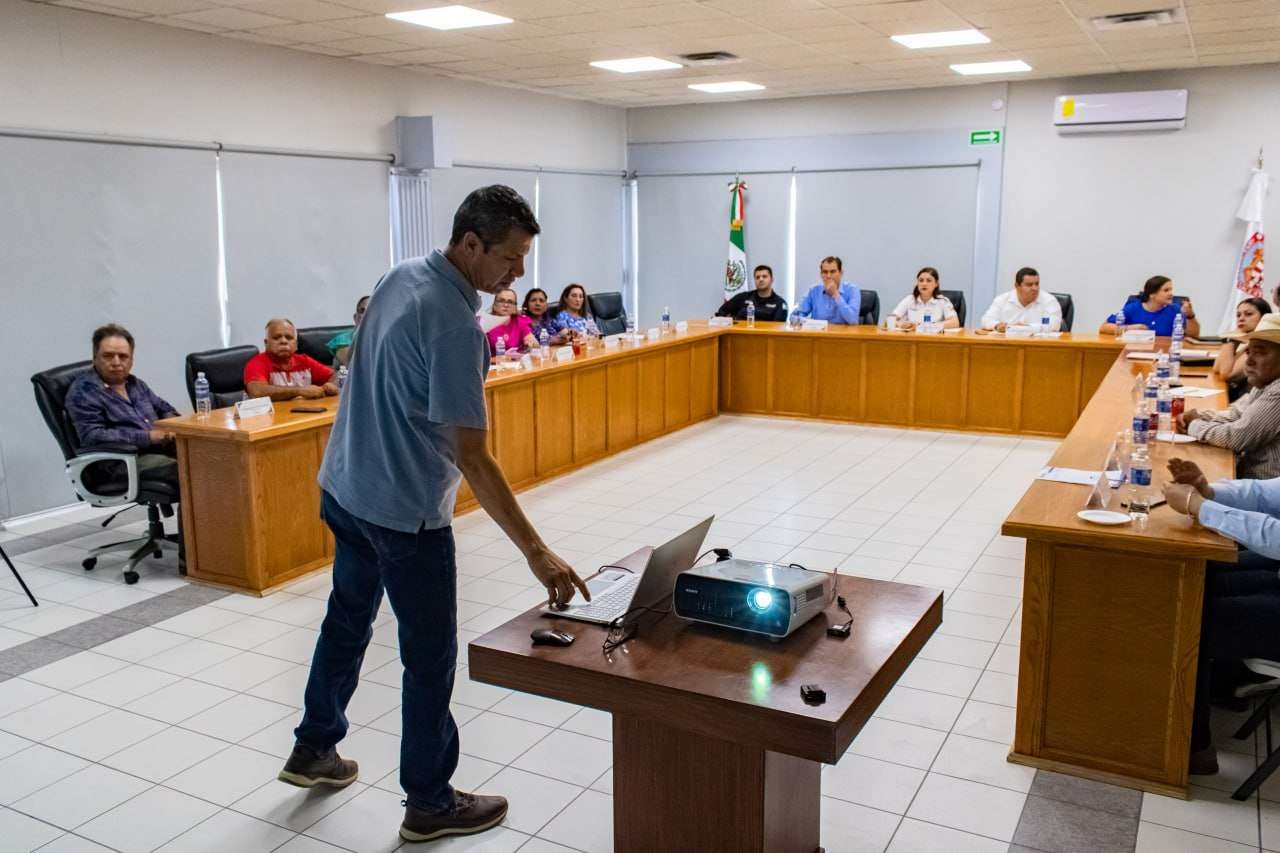 Comparecen directores ante el Ayuntamiento de Meoqui