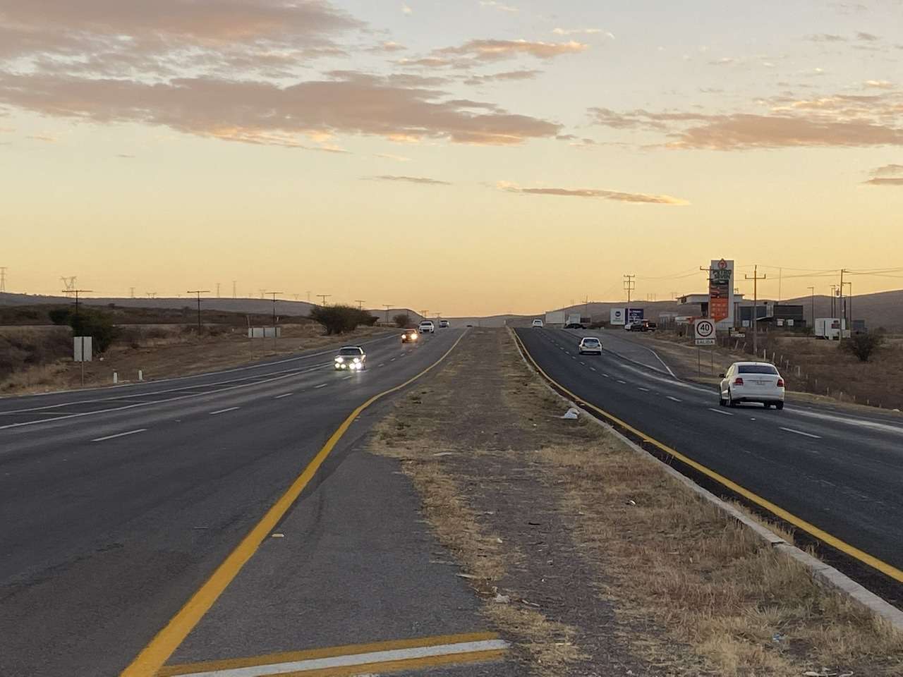 Asaltan a viajero y le quitan la troca en la carretera a Cuauhtémoc