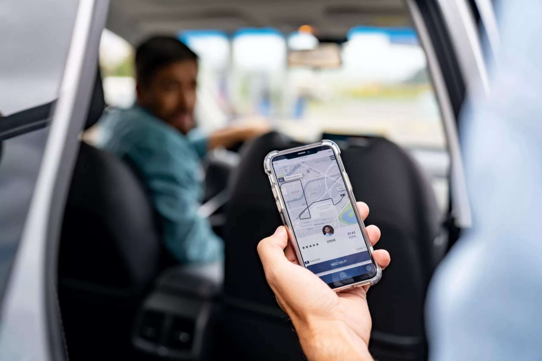 Incrementa Uber 7% sus tarifas en México; gobierno condena alza
