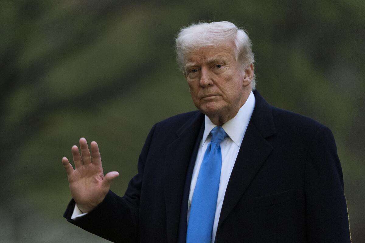 Diagnostican a Trump insuficiencia venosa crónica