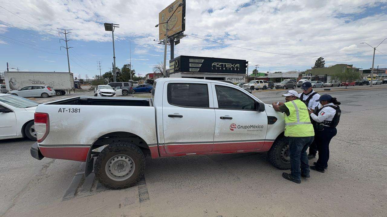 Conductor intenta ganarle el paso al tren y es impactado | La Opción de ...