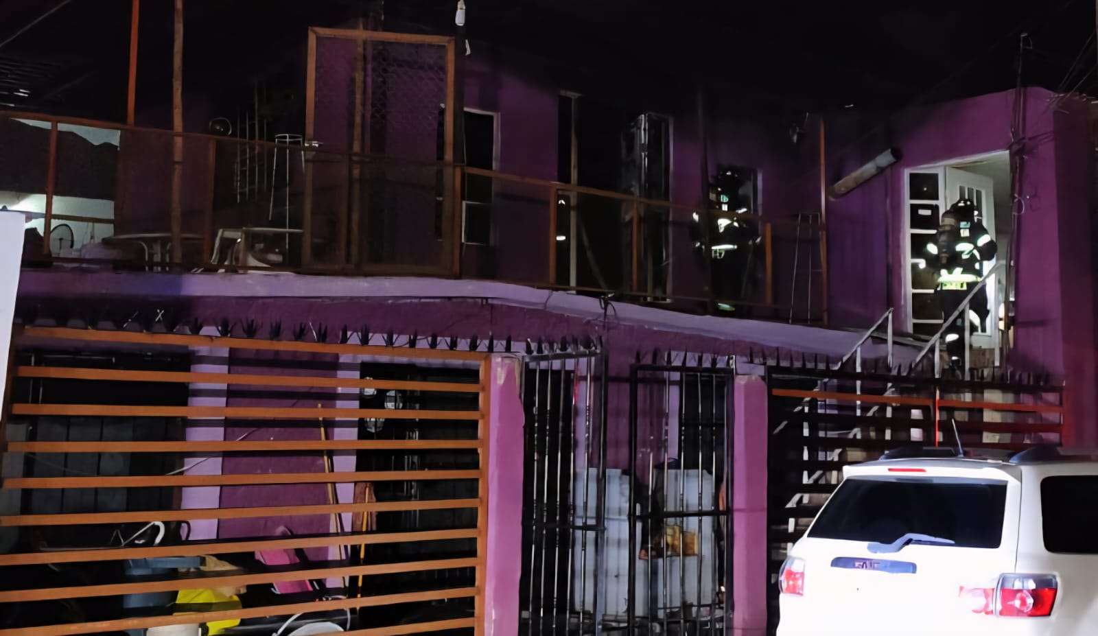 Salvan municipales a 14 de un incendio en casa habitación