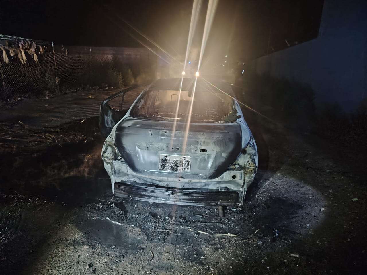 Calcinan auto con un muerto en la colonia El Sauzal