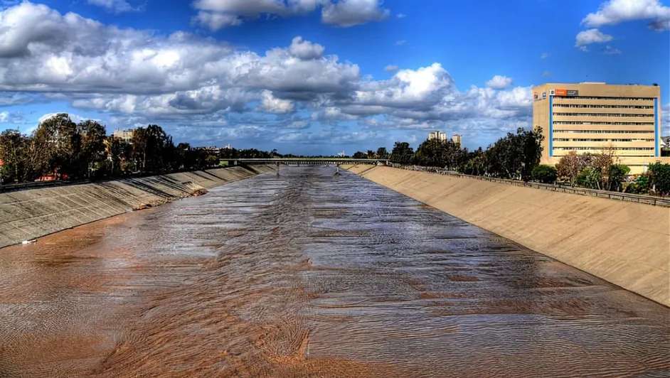 Firman México y EU acuerdo para combatir aguas residuales en el río Tijuana