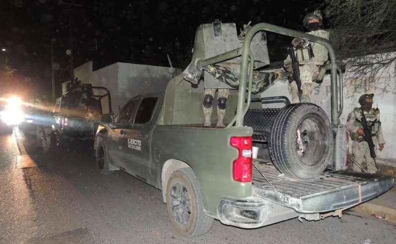 Golpean y asaltan soldados a jóvenes en Nuevo Laredo