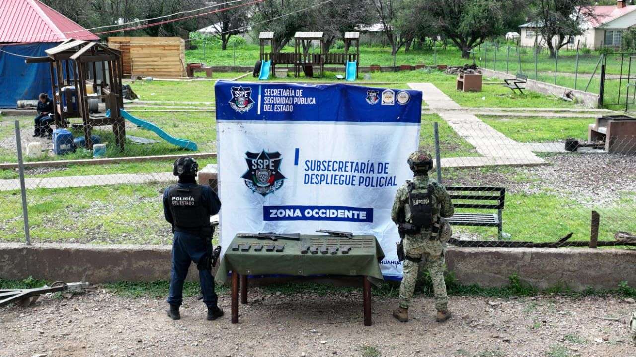 Aseguran armas largas en narcocampamento de Madera