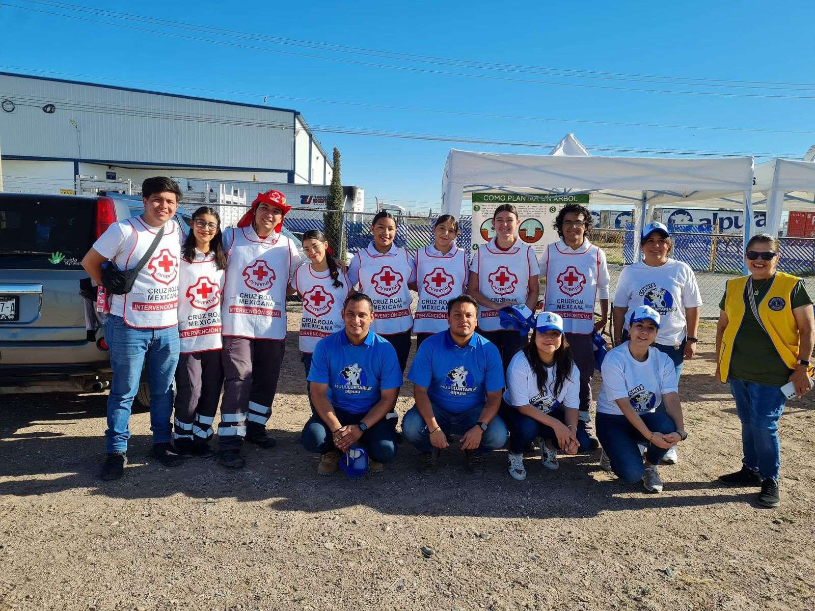 Siembran 100 árboles en Décima Sur de Delicias 