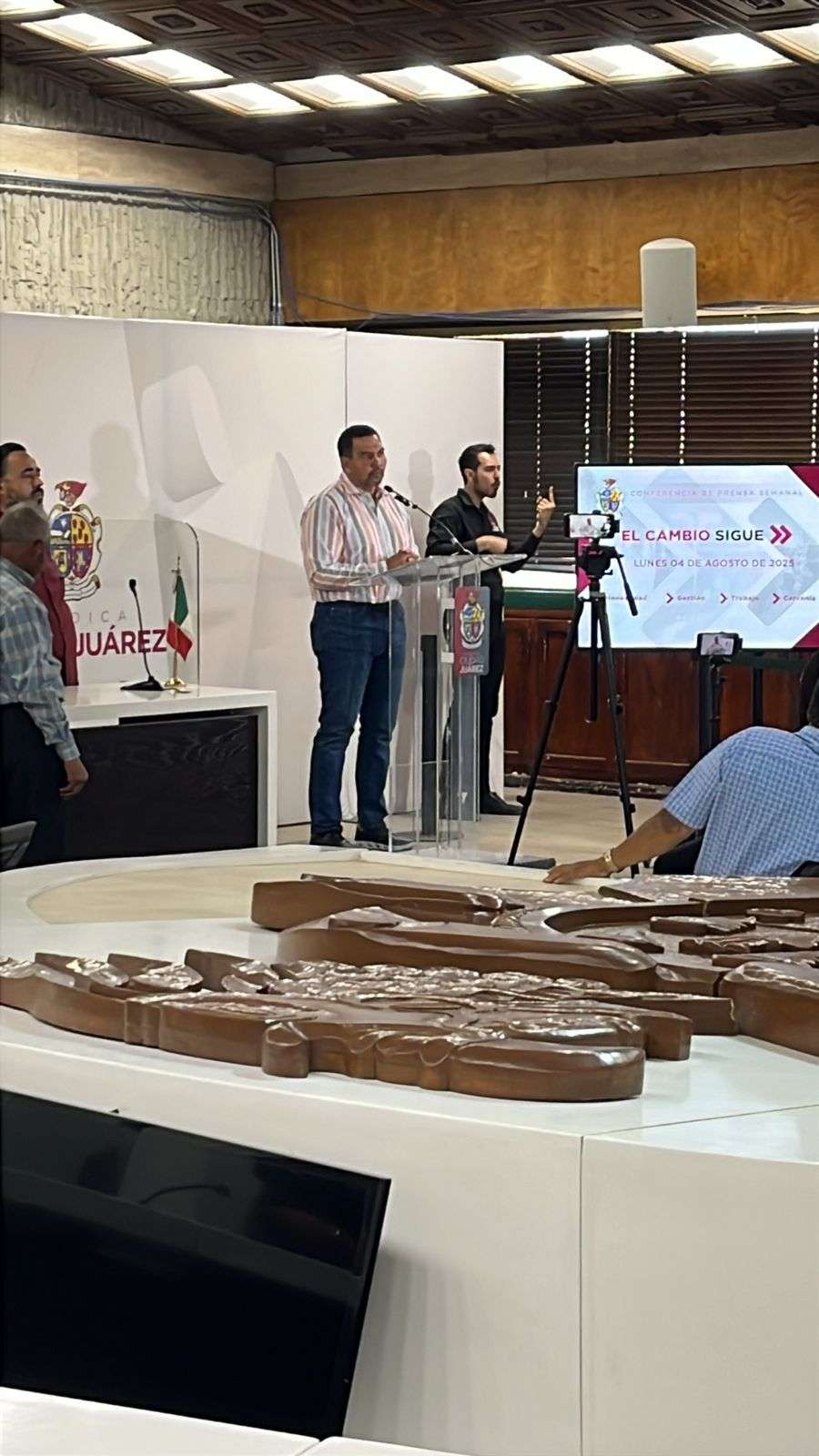 Expresa alcalde postura crítica ante exigencia de engomado ecológico