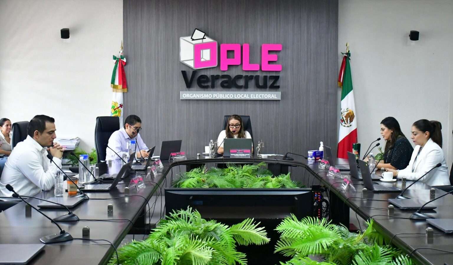 Tumban a magistrado de Veracruz y suben a mujer más votada