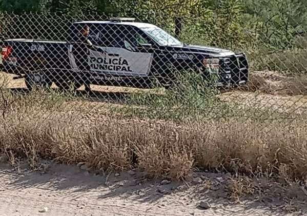 Amenazan con arma de fuego a mujer para violarla entre 3